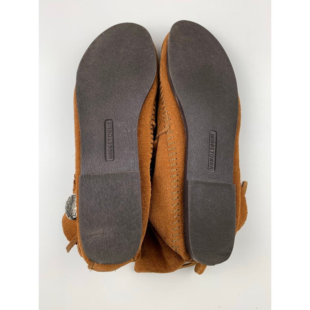 Minnetonka Moccasin Ankle Boots Tan Suede Ties Conchos Women's 9.5 Boho Casual - Picture 11 of 11